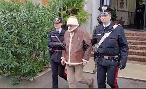 لحظه دستگیری رییس مافیای ایتالیا بعد از ۳۰ سال فرار + فیلم