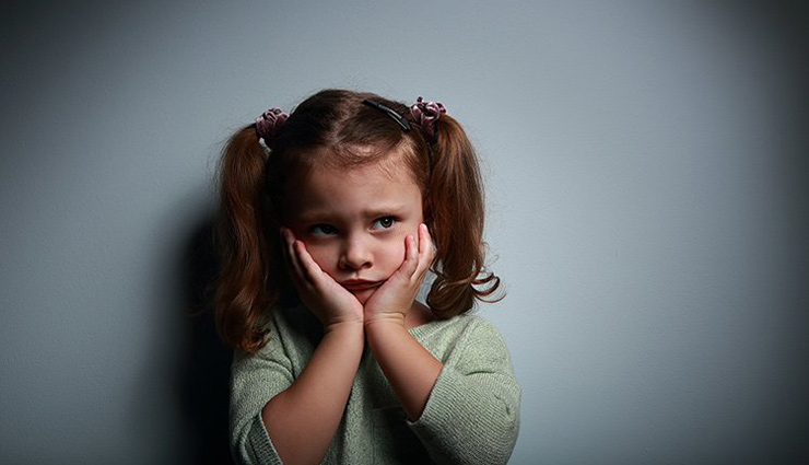 چرا کودک من ترسو است؟ + راه مقابله و انواع ترس