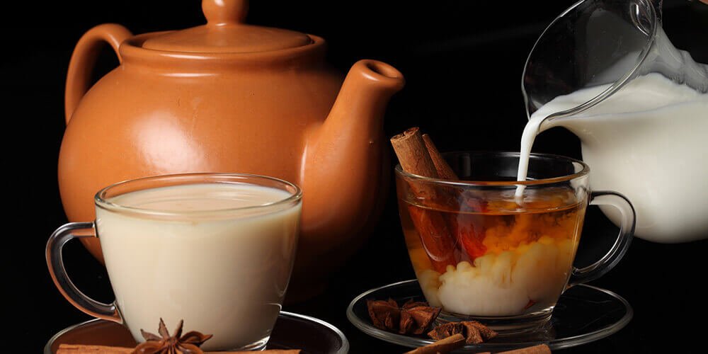 اضافه کردن شیر به چای و قهوه؛ مفید یا مضر؟