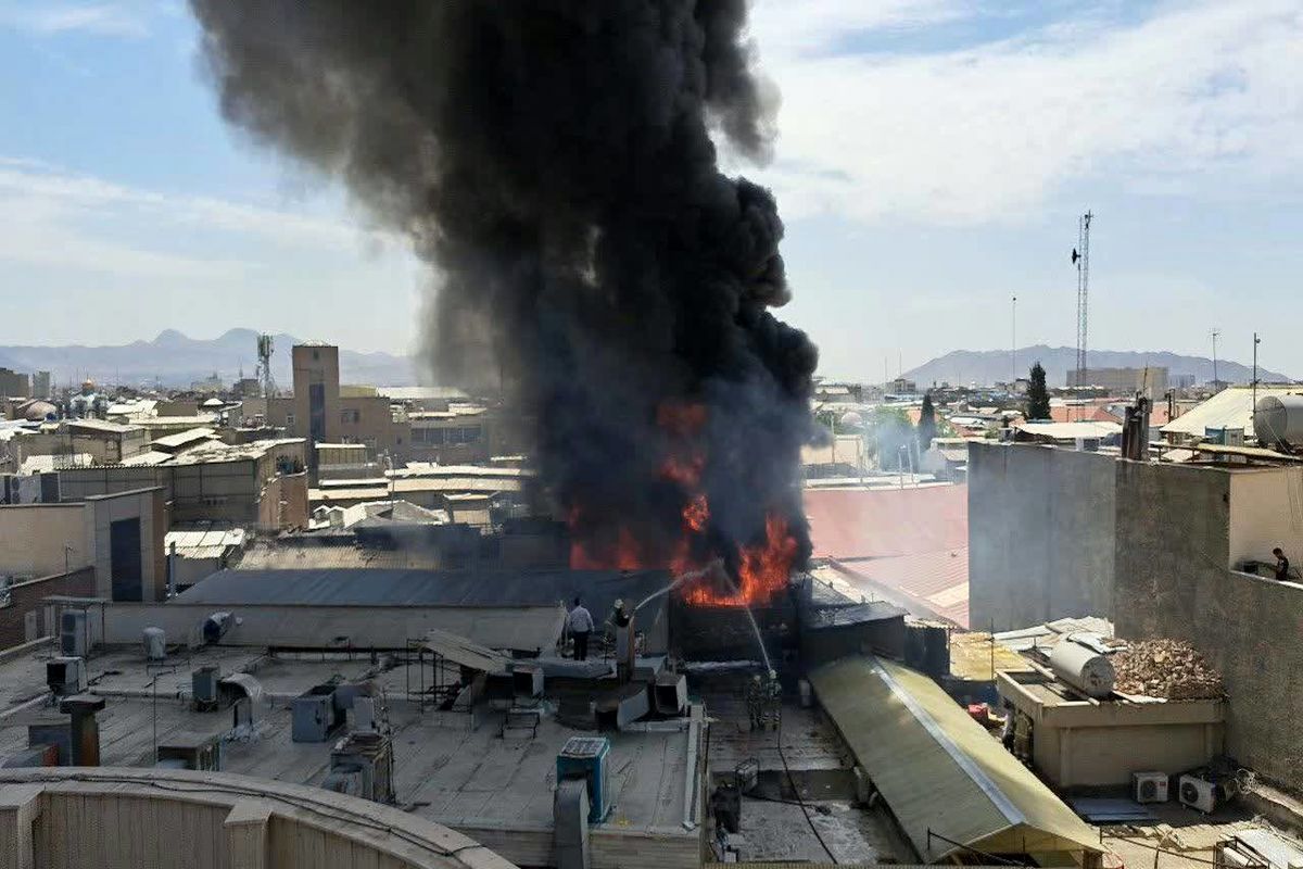 آخرین جزییات از آتش سوزی انبار چسب در بازار تهران + فیلم