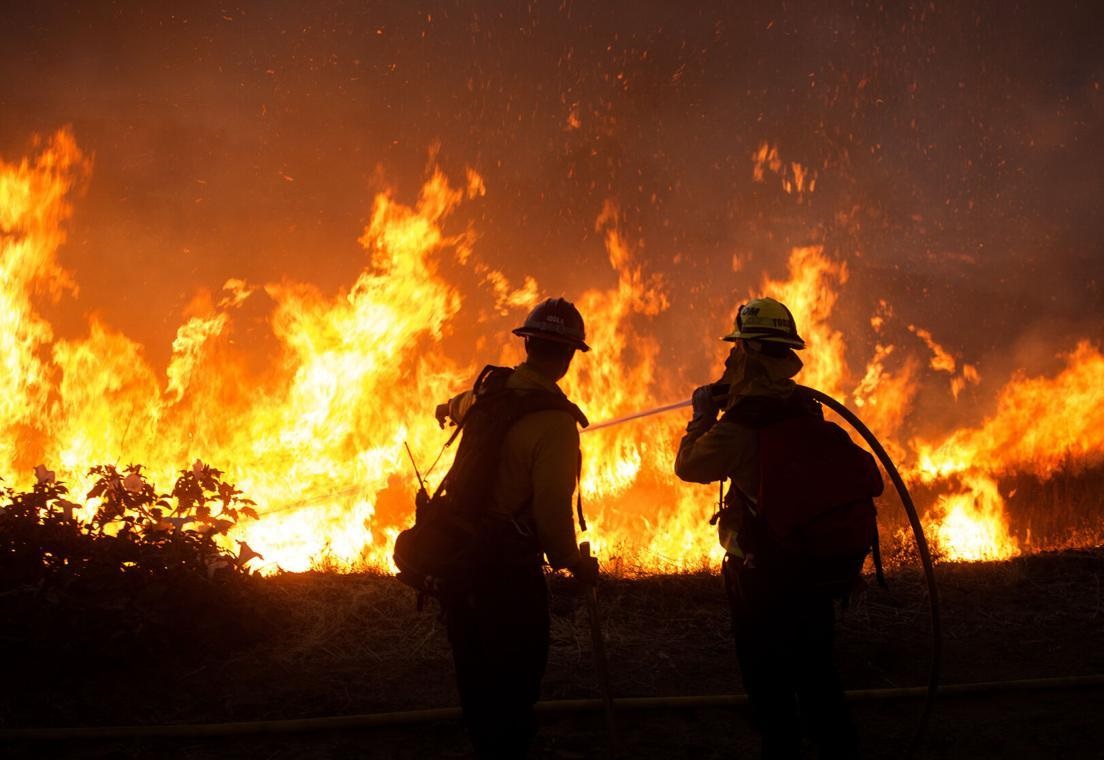وقوع آتش‌سوزی گسترده در «ساسکس» انگلیس +فیلم