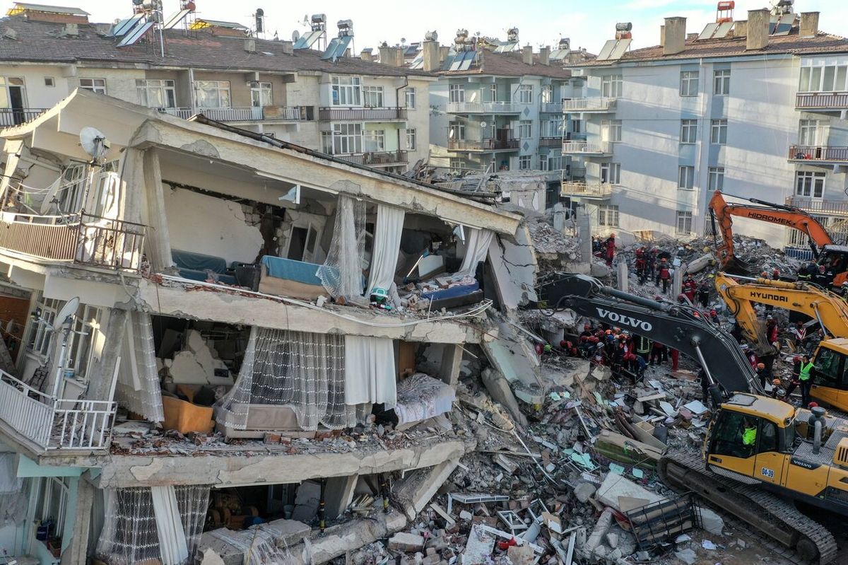 لحظه وقوع زمین لرزه جدید ترکیه در پخش زنده + فیلم