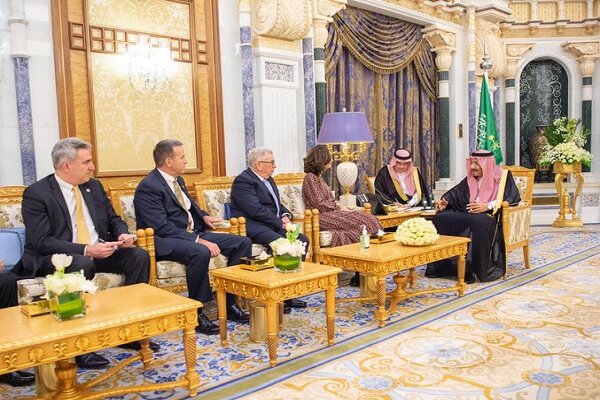 شاه عربستان و رئیس سازمان جاسوسی آمریکا با هم دیدار کردند