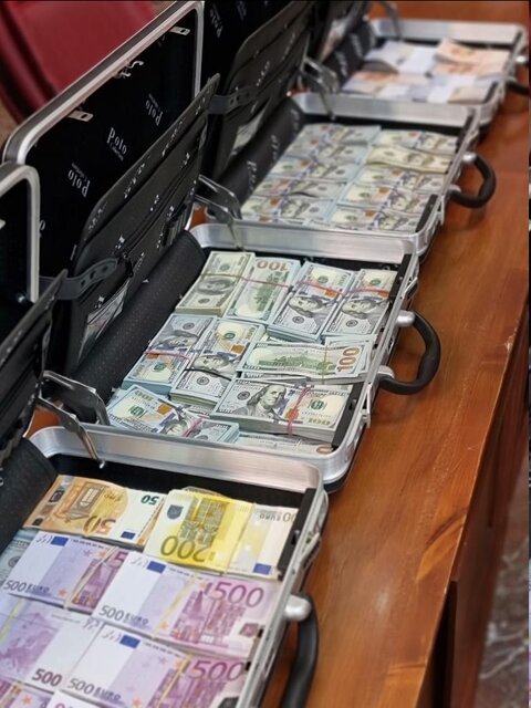 رونمایی از کیف‌ های لبریز از رشوه دلار و یورو در دادگاه شهرداری لواسان