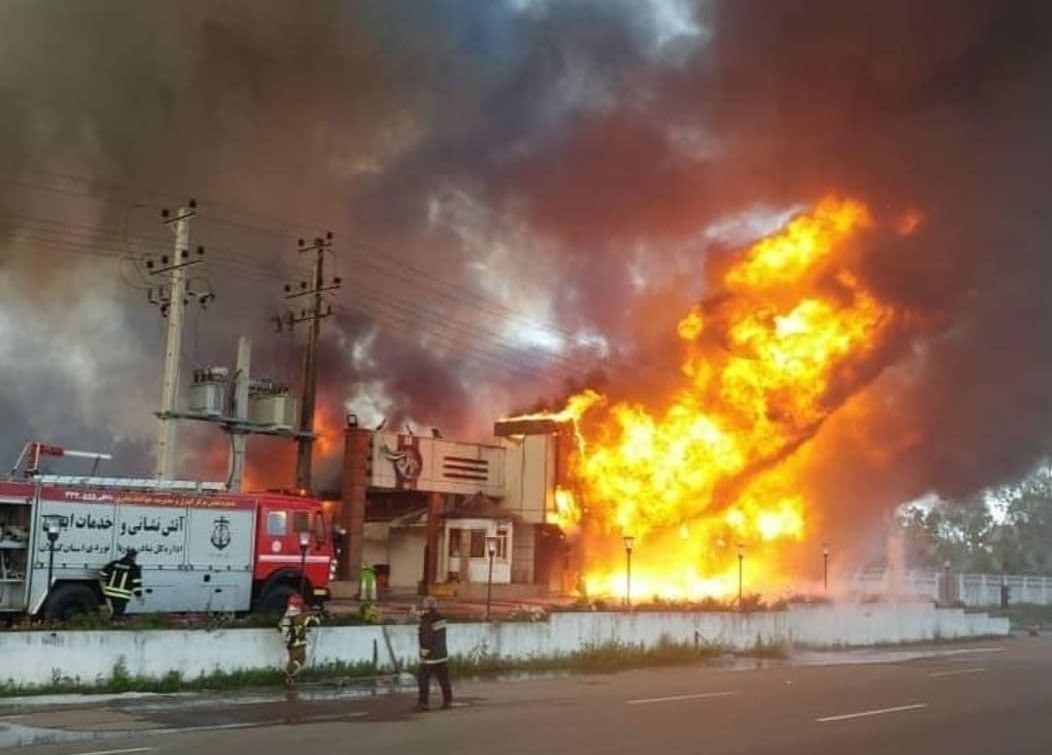 آتش سوزی در یک ساختمان اداری- تجاری در خیابان شریعتی