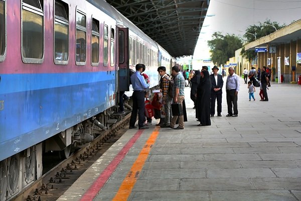 حرکت قطارها طبق ساعت رسمی کشور؛ مسافران جا نمانند