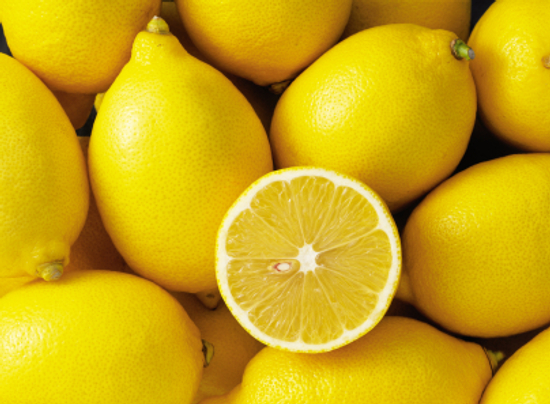 با این روش طبیعی بوی بد دهان را رفع کنید / خواص شگفت انگیز لیمو برای درمان بیماری ها