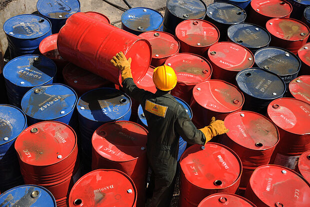 قیمت نفت کاهش یافت/ نگرانی از افت تقاضا جای هراس از طوفان مکزیک را گرفت