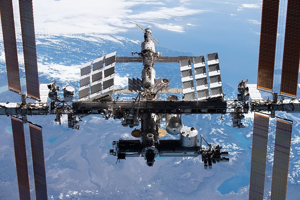 ایستگاه فضایی بین المللی به زمین سقوط می کند؟