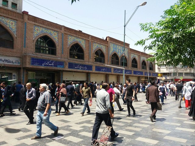 کیهان: اوضاع معیشتی مردم زیاد بد نیست، توقع شان بالاست!
