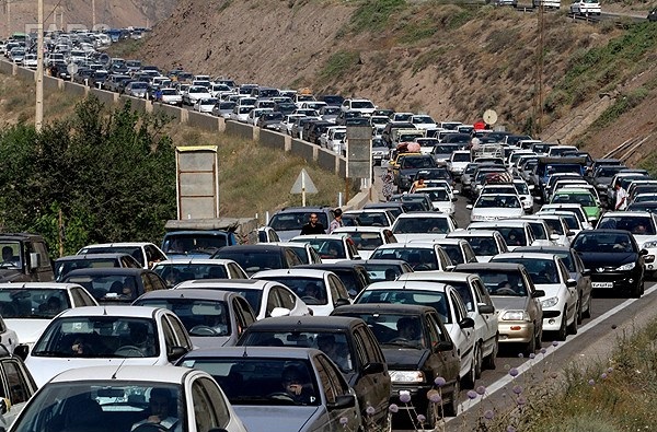 ترافیک فوق سنگین در جاده کرج - چالوس/ جاده همچنان یک طرفه است