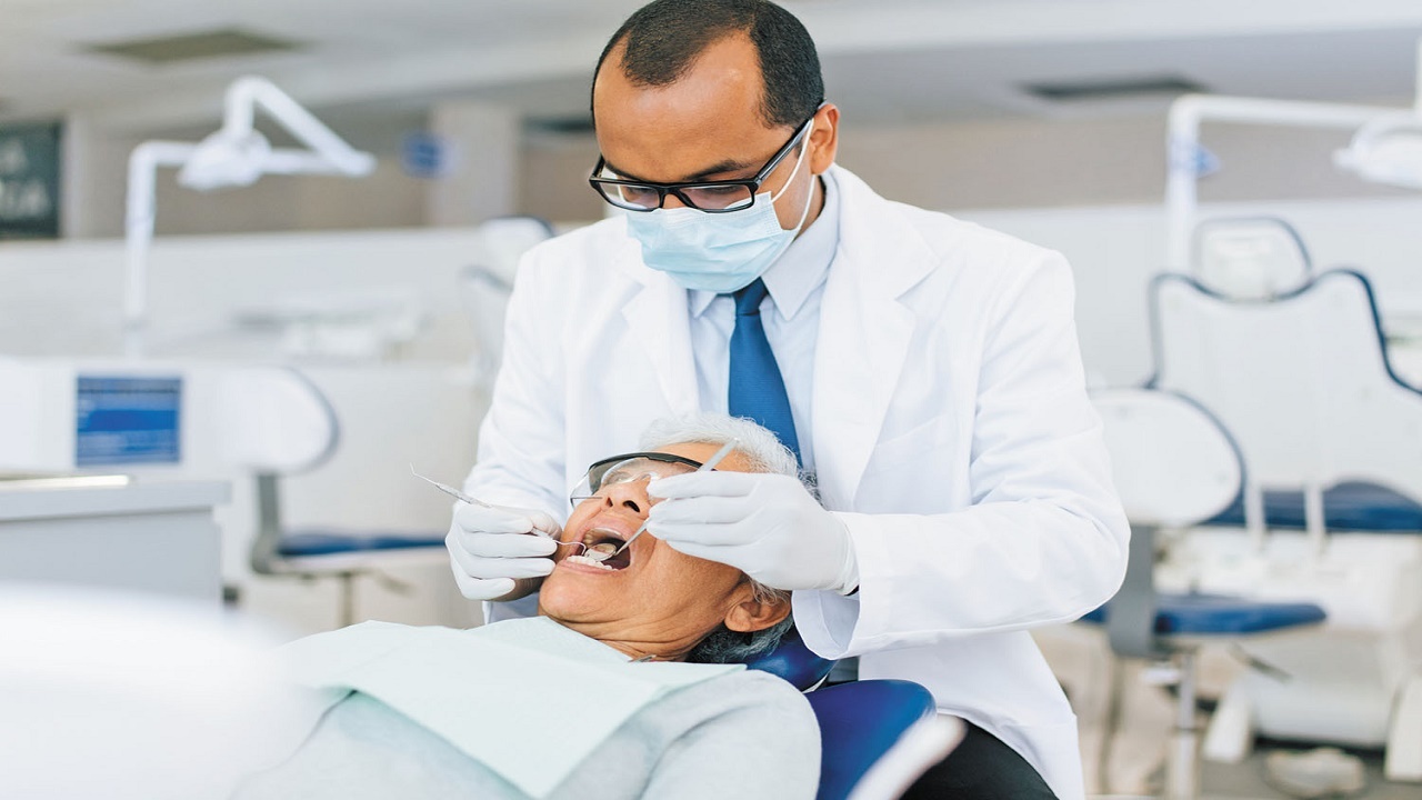 برای دندان درد پیش چه دکتری باید رفت؟ + انواع مشکلات دندان و متخصصان مربوطه