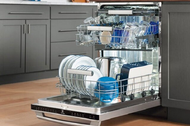 علت و راهکار ماندن لکه روی ظرف‌ها در ماشین ظرفشویی + لیست قیمت انواع ماشین ظرفشویی