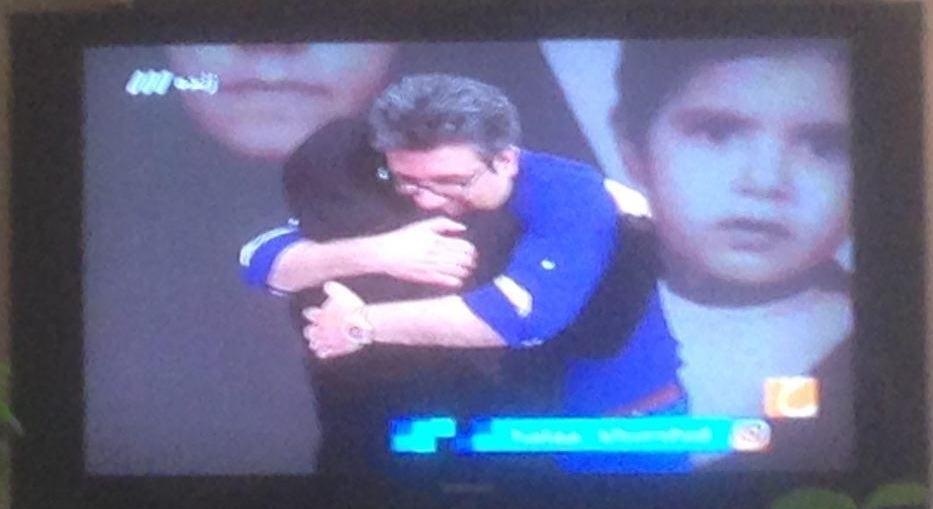 مجری مشهور در آغوش مادرش +عکس