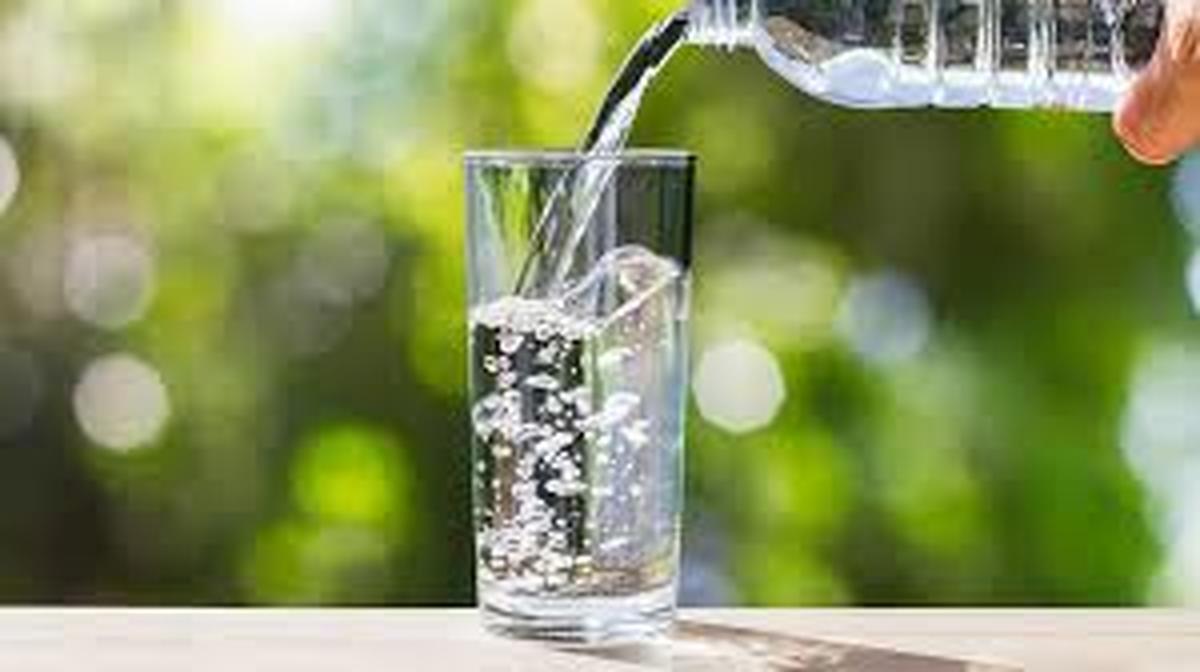 بدن انسان به ۸ لیوان آب نیاز دارد؟!