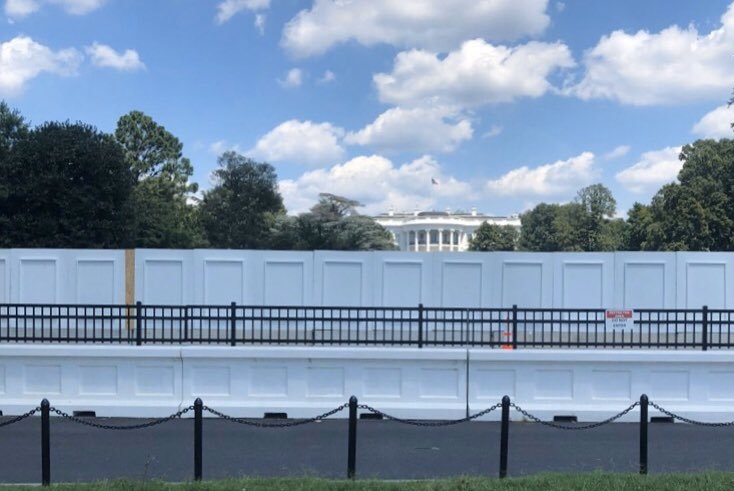 دیوارکشی دور کاخ سفید +عکس
