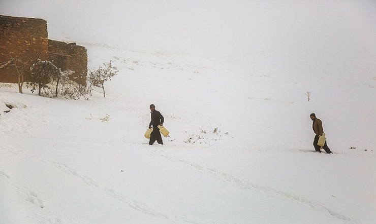  محصور شدن روستایی در اصفهان زیر برف + فیلم