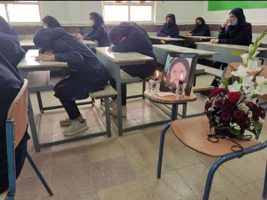 گریه در کلاس درس ملیکای خوزستان! + عکس