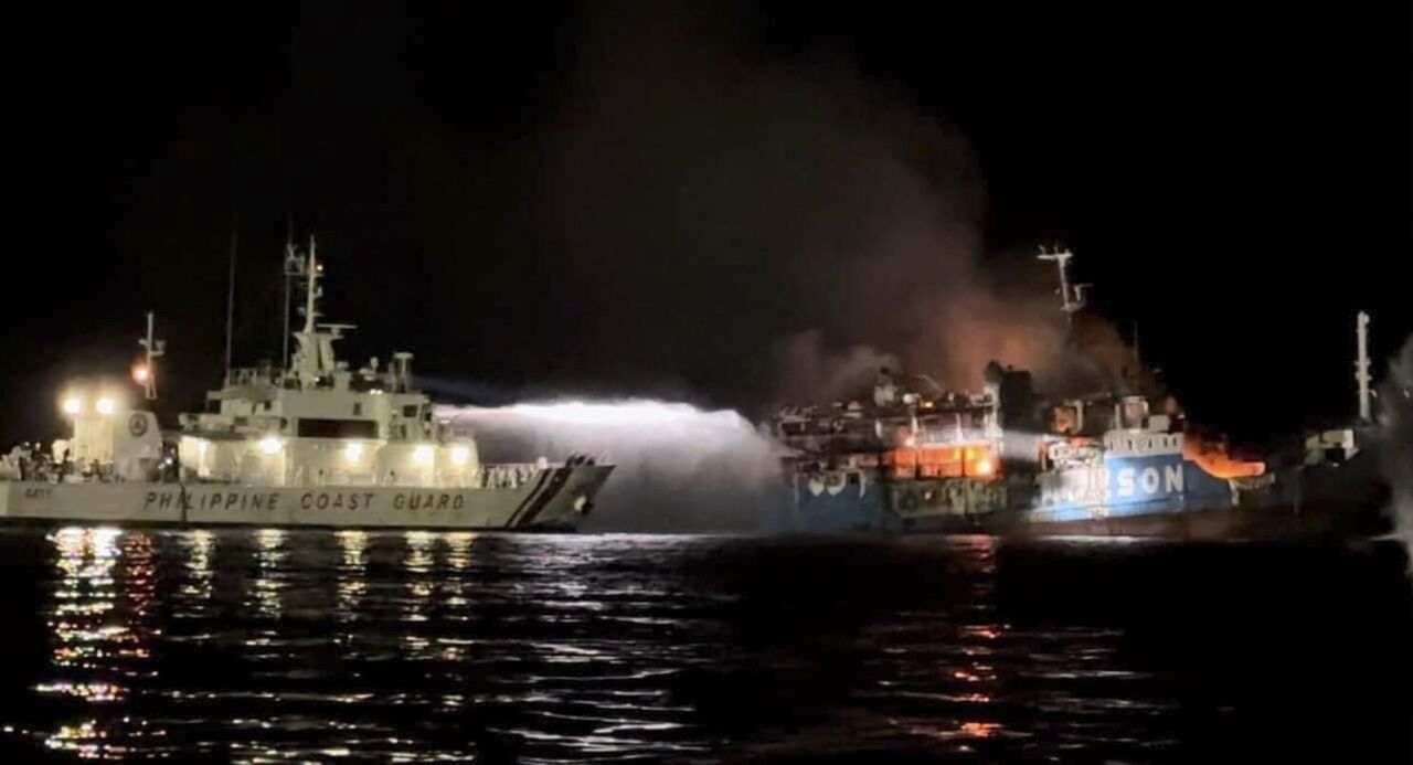 آتش‌سوزی کشتی تفریحی جان ۱۲ نفر را گرفت