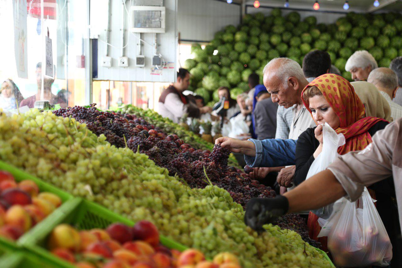 کاهش ۶۰ درصدی خرید میوه و سبزی/ میوه‌ها در میادین در حال فساد هستند