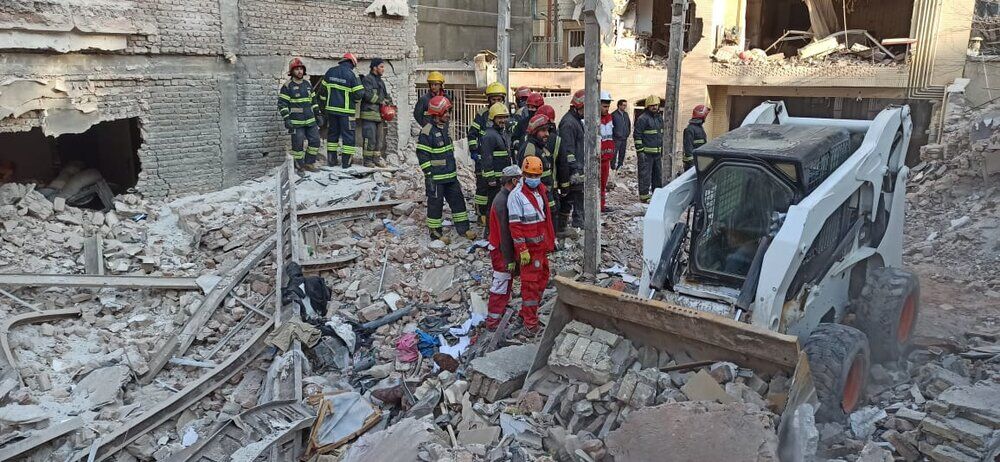آسیب ۱۰۰واحد مسکونی در اثر انفجار تبریز / علت حادثه در دست بررسی