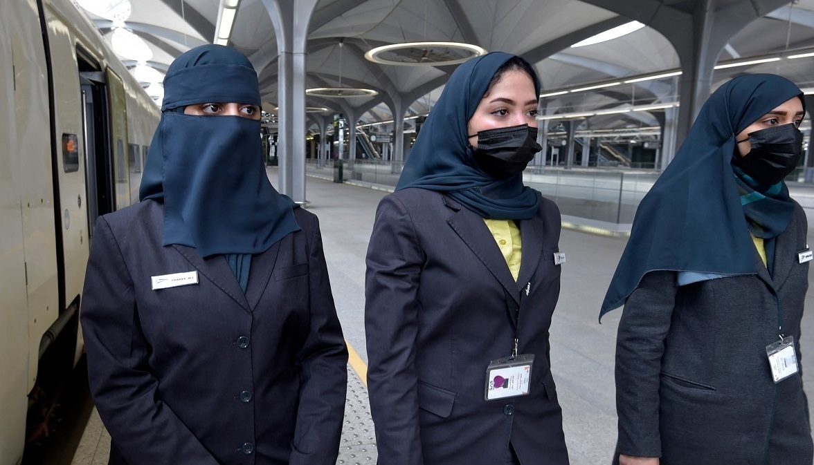 زنان عربستانی راهبر قطار مترو در مکه و مدینه + عکس