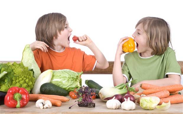 ۱۱ خوراکی که برای تغذیه کودک زیر یک سال ممنوع هستند
