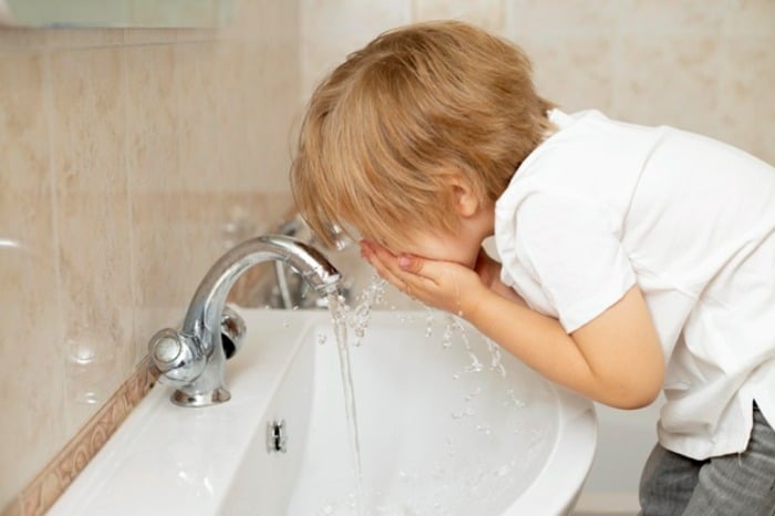 دلیل و درمان بوی بد دهان هنگام صبح چیست؟