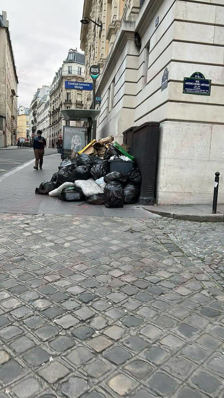 پاریس به شهر زباله‌ها تبدیل شد