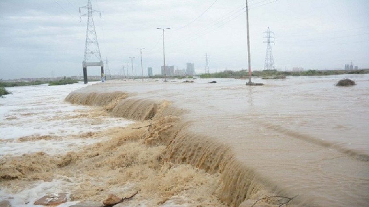 سیلاب هولناک تابستانی راه ارتباطی چهار روستا را مسدود  کرد+ فیلم