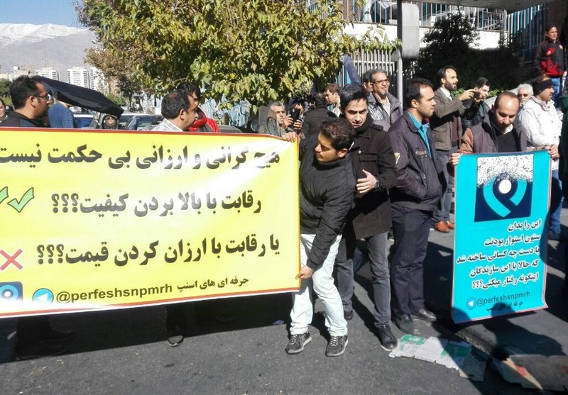 تجمع اعتراض‌آمیز رانندگان اسنپ در تهران +عکس