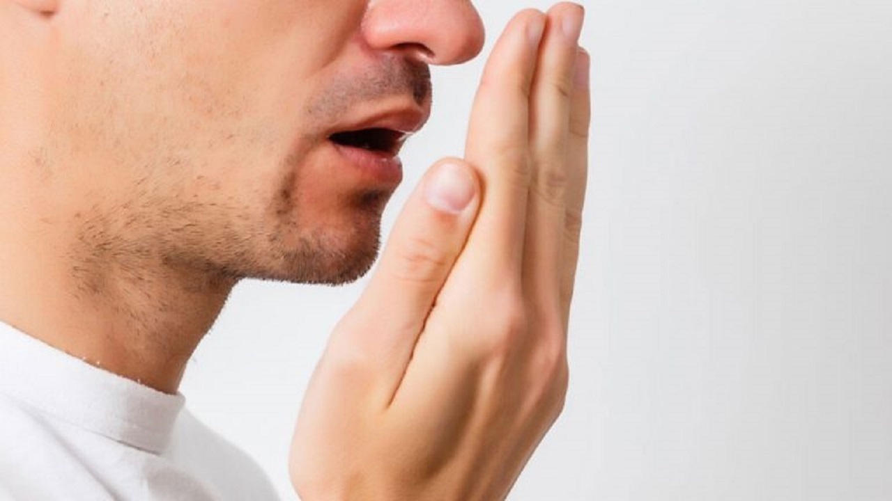 راهکارهایی برای کاهش بوی بد دهان + عکس