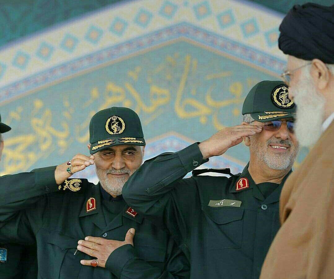 احترام ویژه سردار سلیمانی به رهبر معظم انقلاب +عکس