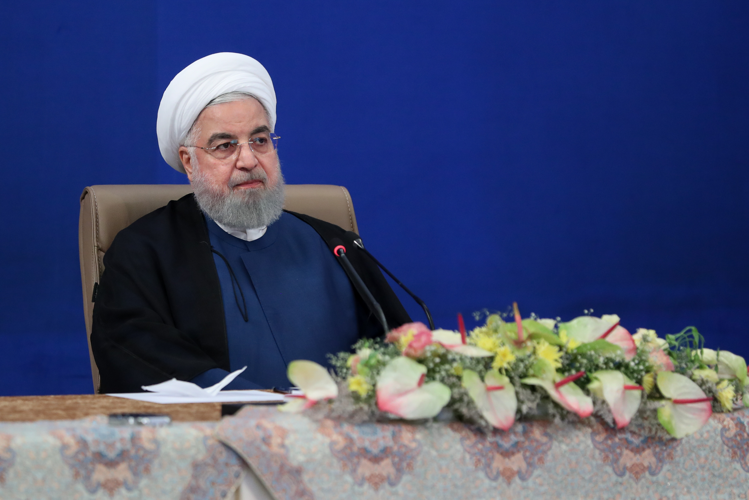 روحانی: ثبات بیشتر در بازار ارز با افزایش همکاری صادرکنندگان را انتظار دارم/ بخش دولتی پیشتاز مقابله با گرانی باشد