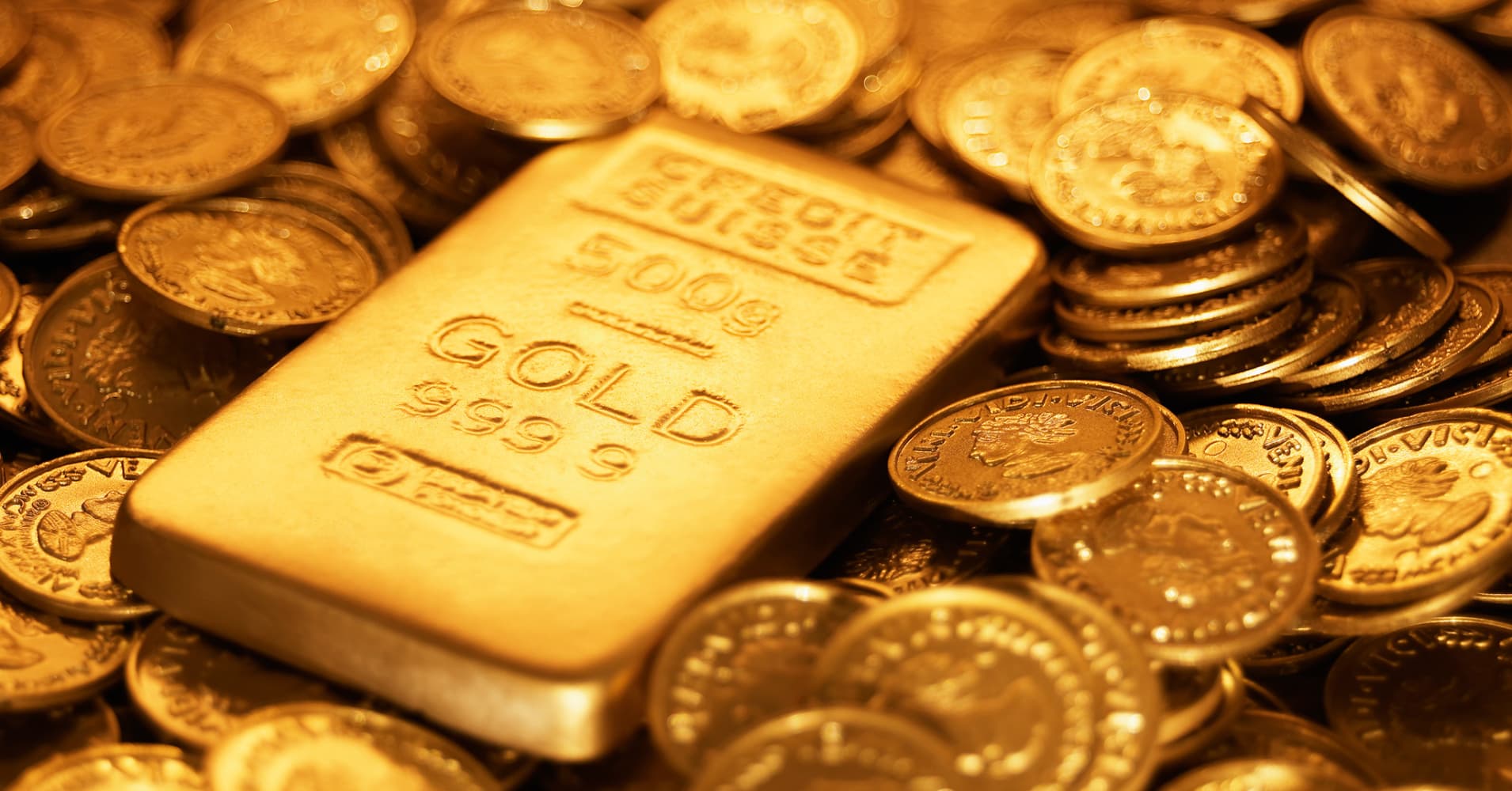 سقوط شدید طلا / اونس به زیر ۱۹۰۰ دلار بازگشت
