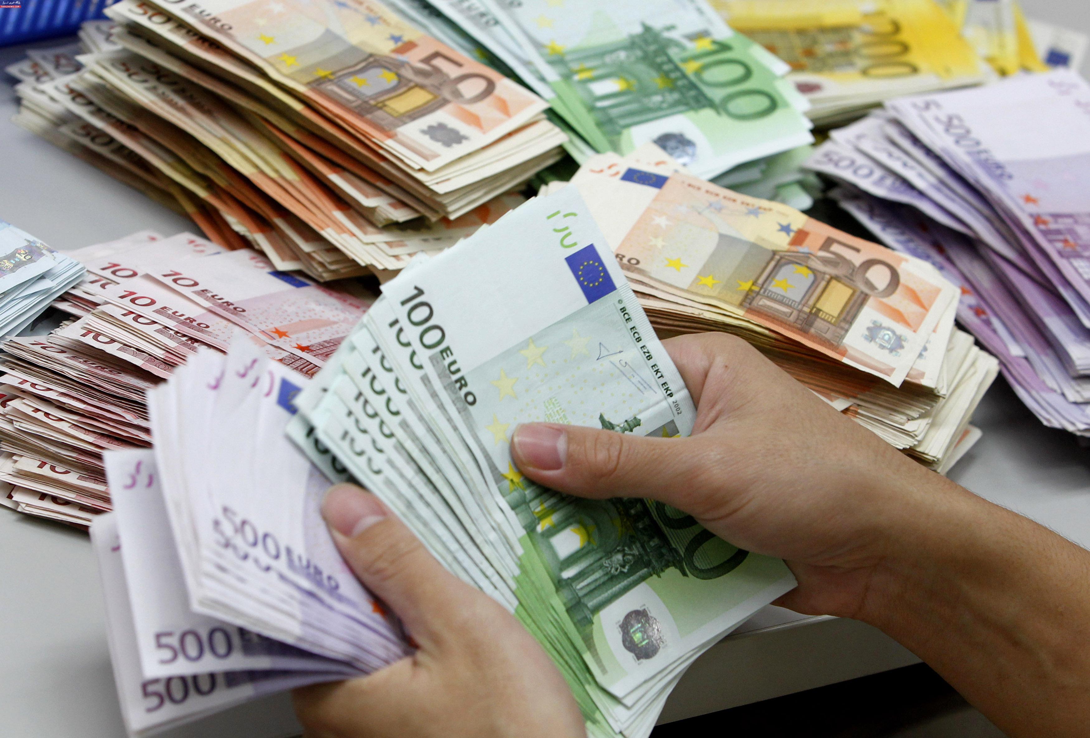  آخرین نرخ ارز در صرافی‌های بانکی/ یورو ۳۰۴۶۰تومان شد 