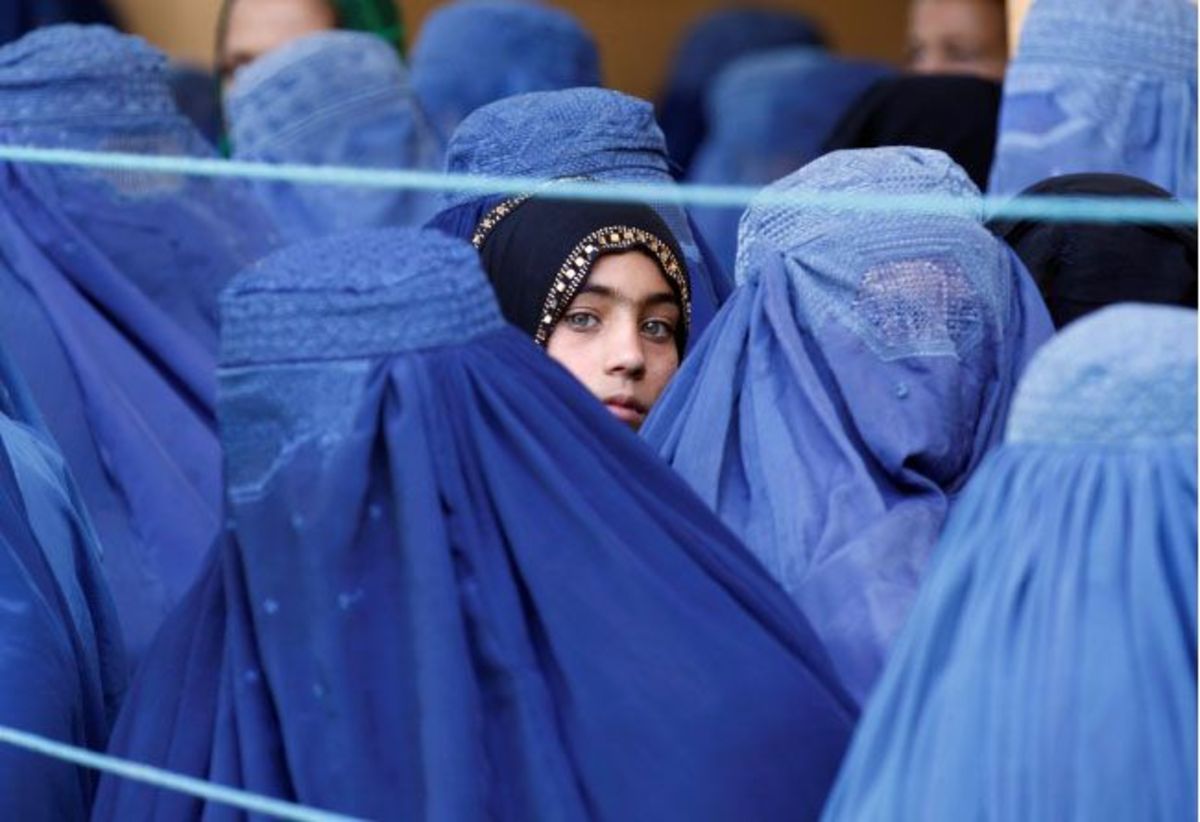  قوانین عجیب طالبان برای زنان در آرایشگاه؛ از گرفتن وضو قبل از آرایش تا... +  عکس
