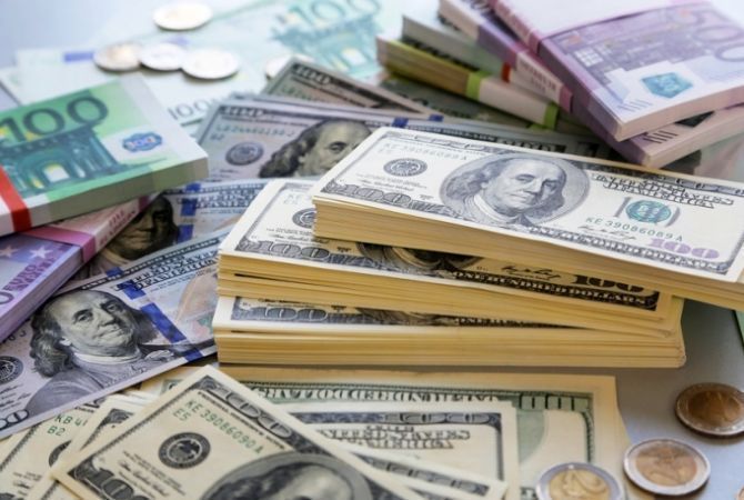 نوسانات قیمت دلار در چهار دوره ریاست بانک مرکزی/ دوران بهمنی رکورد دار بیشترین جهش نرخ ارز