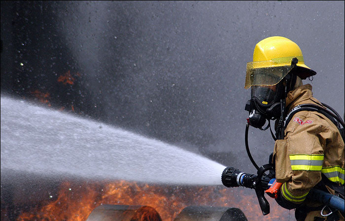 مهار آتش‌سوزی در «پتروپالایش گهر» پس از ۸ ساعت/ یک میلیون و ۲۰۰ هزار لیتر مواد بنزینی سوخت  + فیلم