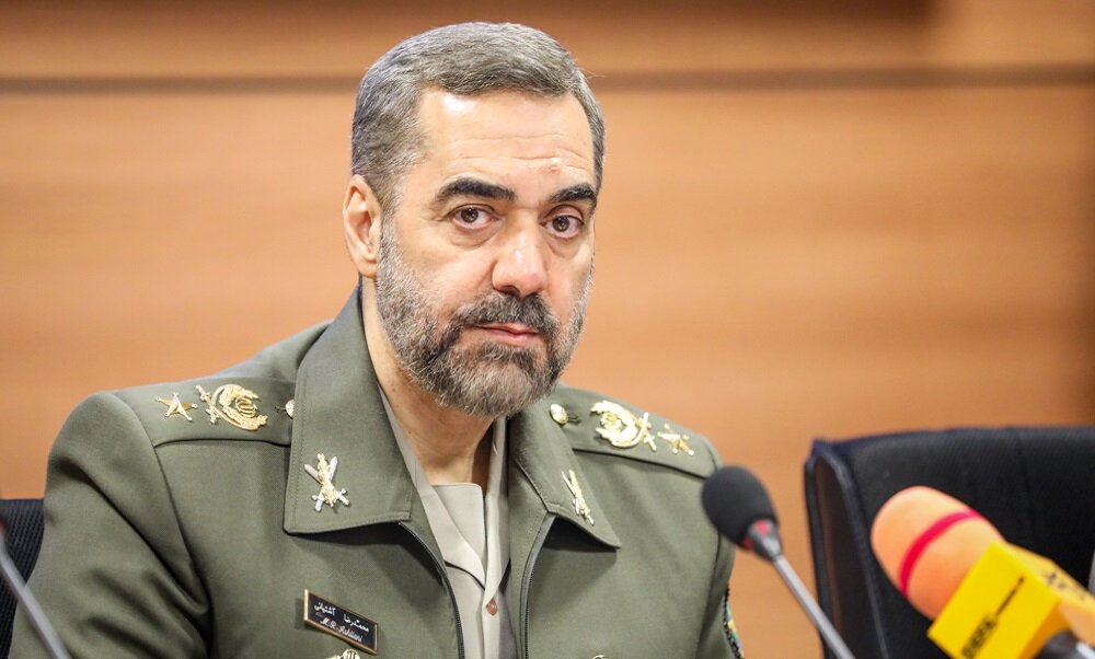وزیر دفاع: حمله پهپادی به اصفهان، از روی «ضعف دشمن» است