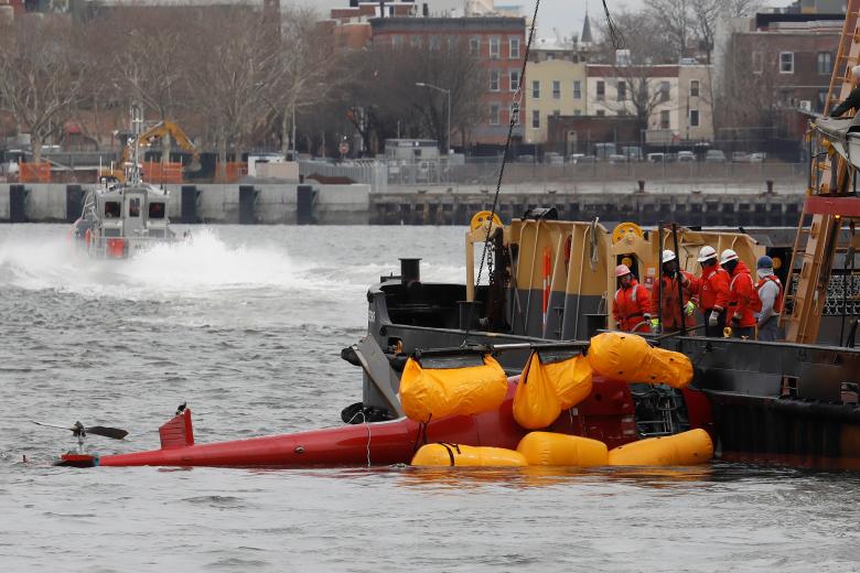 آبتنی هلیکوپتر در رودخانه نیویورک +تصاویر