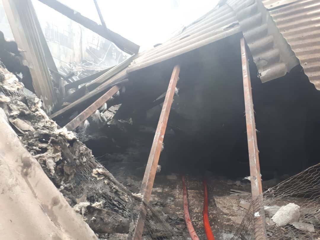 انبار ۲ کارخانه در تهران طعمه آتش شد