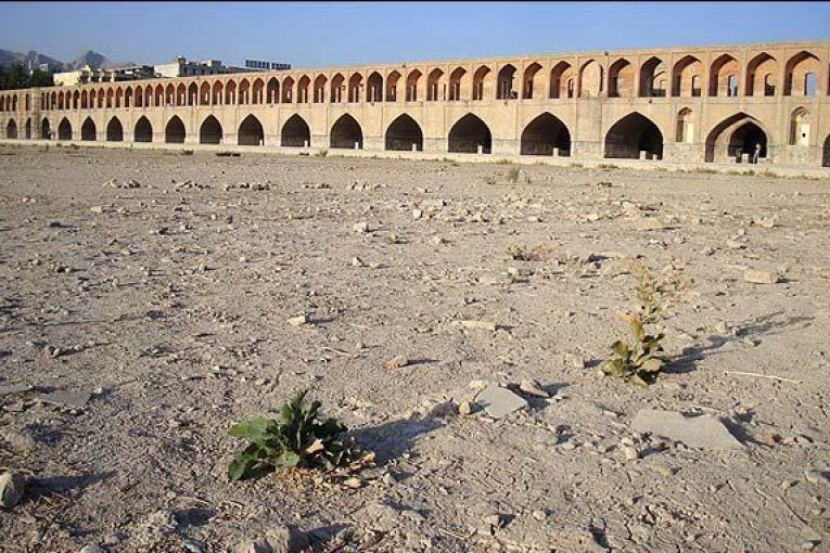 با این روند آبی، اصفهان تا ۱۰ سال آینده خالی از سکنه می‌ شود‌