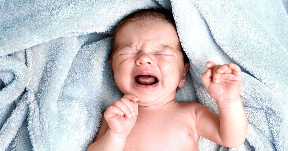 چطور نوزادی که زیاد گریه می کند را آرام کنیم؟