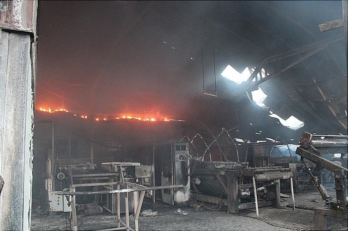 آتش‌سوزی در کارخانه ظروف یکبار مصرف +عکس