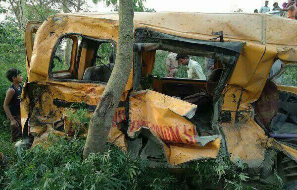 برخورد مرگبار قطار با اتوبوس مدرسه با ۱۳کشته