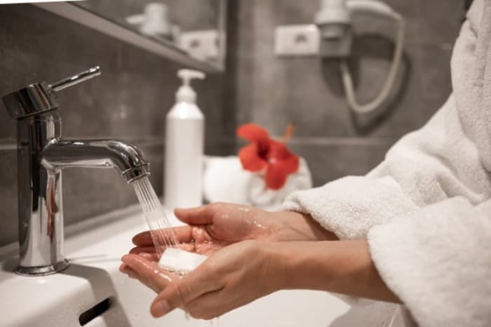این روش شستن دست ها اشتباه است!