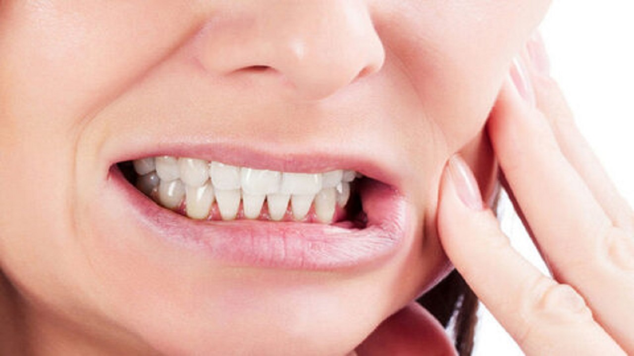 ۴ راهکار ساده برای درمان دندان قروچه