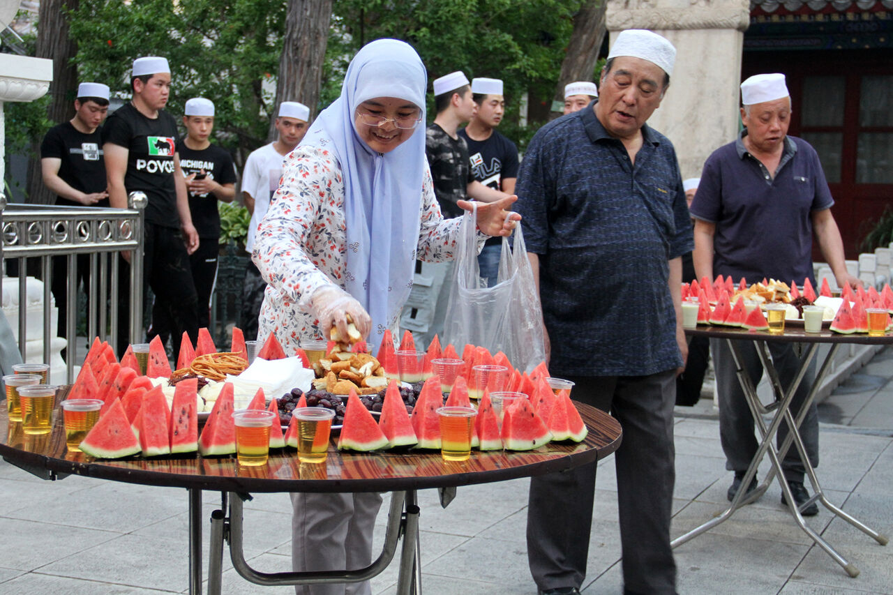 سفره افطاری در مساجد پکن +تصاویر 
