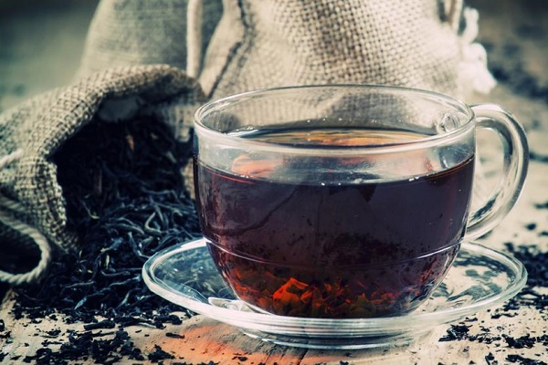  اثرات کافئین بر بدن؛ چه کسانی نباید چای پررنگ بخورند؟